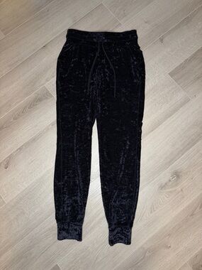 Lululemon Ready to Crush Jogger Crushed Velvet Black Sz 4